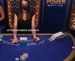 Power Blackjack d'Evolution avec croupiere en live