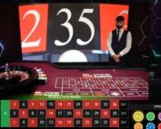 Croupier en direct de la table de roulette en ligne Blaze Roulette