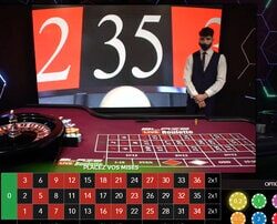 Croupier en direct de la table de roulette en ligne Blaze Roulette